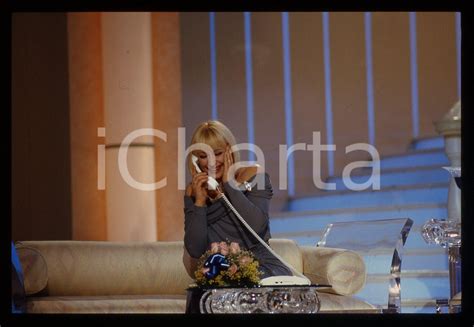 imitazione di raffaella carrà canale 5